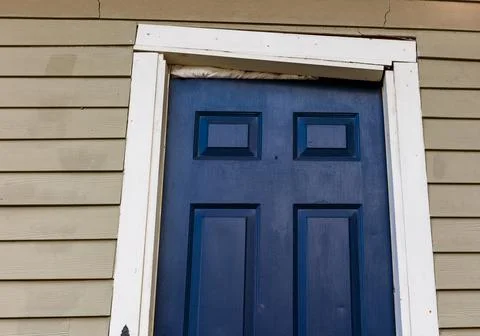 Damaged door frame due to foundation problems 스톡 사진