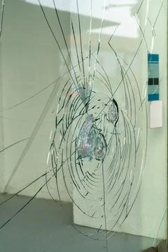 Damaged retail window with circular cracks for business security and insura.. Fotos de archivo