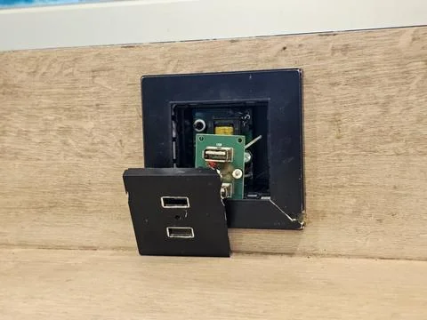 Damaged USB power plug for charging phones. Foto stock