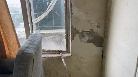 Damaged wall Vídeo Stock 324510911