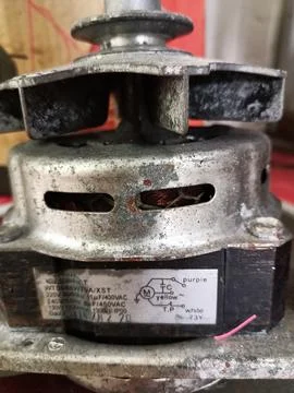 A damaged washing machine dynamo. Foto stock