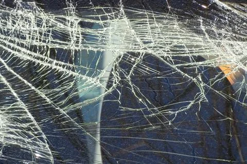 The damaged windshield of a car Fotos de archivo