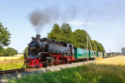 Dampfzug Rasender Roland Eisenbahn Bahn Dampflokomotive auf der Insel Rüge.. Stock Photos