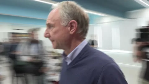Dan Brown says humanity is approaching a new stage of consciousness, Madrid, ES  Vídeo Stock 318541282