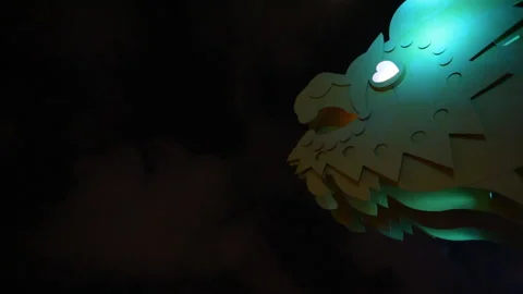 Danang bridge dragon spits fire at night. Vídeos de archivo 104105634