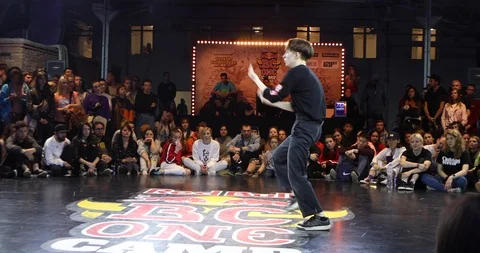 Dance Battle - Dancer Performing Modern Street Dance Stock-Footage 109995247