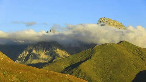 Dance of the Clouds Above the Mountains Видео 334790360