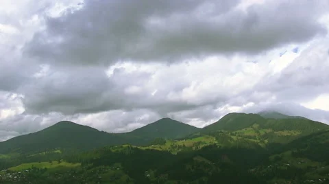 Dance of clouds in mountains. Beautiful landscape Video stock 41632835