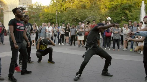 Dance crew battling, breakdancing in Washington Square Park in 4K NYC 스톡 동영상 55176533