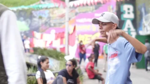 Dance Group Performing In Comuna 13 Medellin Colombia Видео 207752800