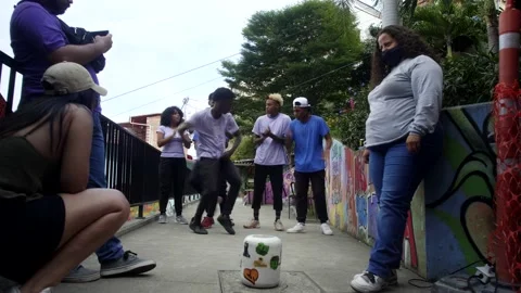 Dance Group Performing In Comuna 13 Medellin Colombia Видео 207753428