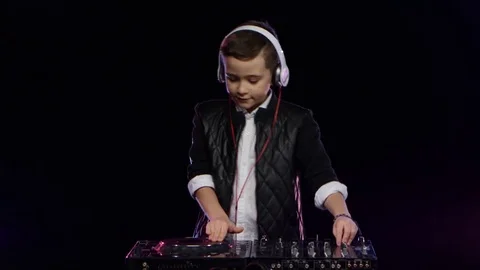 Dance with me and jump asking for a young dj Stock-Footage 75897270