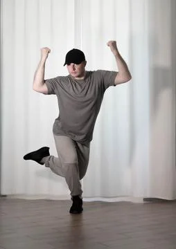 Dance in motion, pose of a man in hip-hop style clothes. Sports dancing guy.. Foto stock
