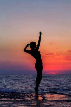 Dance at sunset. Vertical image Fotos Stock