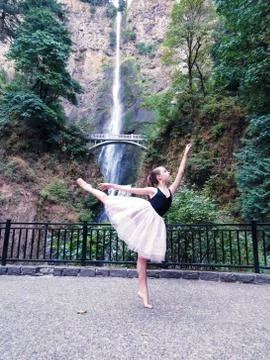 Dancer doing an arabesque in front of multnomah falls Stock Photos