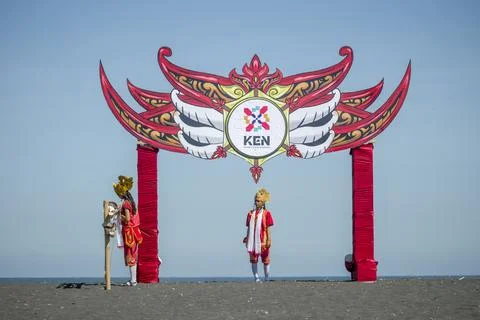 A dancer ensures the availability of masks for the Segoro Topeng Kaliwungu Stock Photos