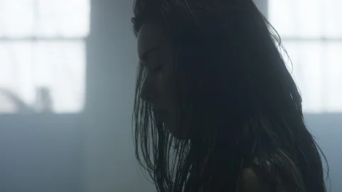 Dancer with eyes closed leans back, whips her hair begins to dance with passion 스톡 동영상 104491123