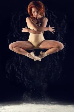 Dancer high jump and the explosion of white dust Foto stock