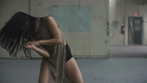 Dancer leaning back, dances passionately surrounded by mist 스톡 동영상 104483144