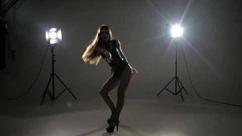 Dancer in the light of the safit Video stock 105393395