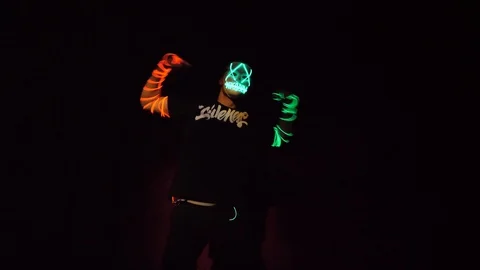 The Dancer in the mask lighting using LED lights 库存影片 104377035