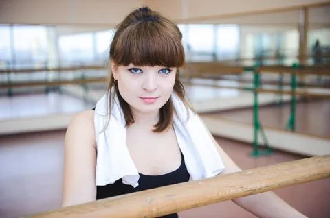 Dancer rest after doing exercises in ballet class Foto stock
