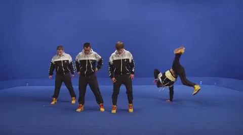 Dancers warming up on the blue-green screen 4K 스톡 동영상 50497539
