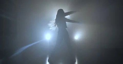 Dancing on the background of spotlights Video stock 106444546