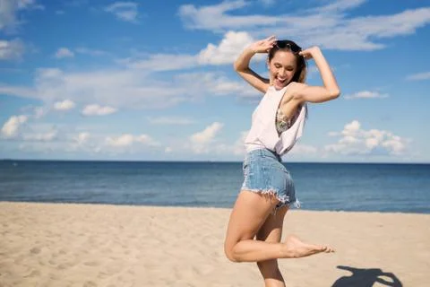 Dancing on the beach Foto stock