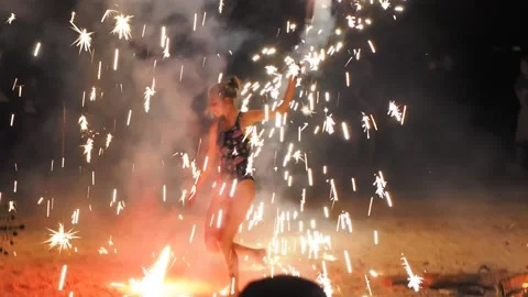 Dancing with fire 库存影片 258841208