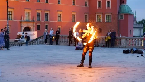 Dancing With Fire Show Stockbeeldmateriaal 112550388