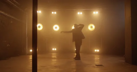 Dancing Guy In Full Suit On Stage 動画素材 147101494