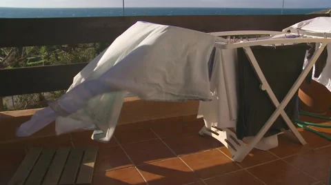 Dancing laundry Vídeos de archivo 47254852