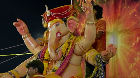 Dancing Lord Ganesha Idol With Red Pheta During Ganesh Visarjan At Juhu Vídeo Stock 346489903