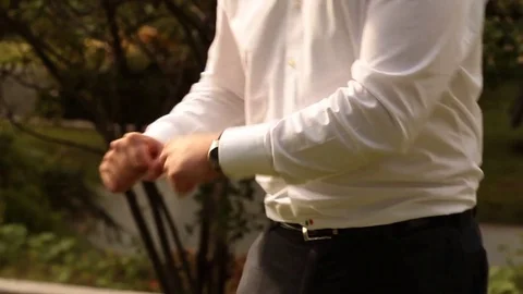 Dancing man's torso Vídeos de archivo 77101256