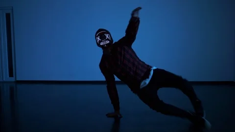 Dancing in mask in interior on blue background 库存影片 119038404
