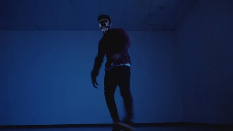 Dancing in mask in interior on blue background Vídeos de archivo 119039740