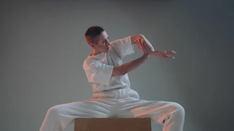 Dancing modern young androgyn girl performing elements of contemporary dance on Stock Footage 190885176