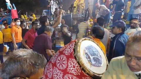 Dancing playing drums before immersion of idols, calcutta. Stock Footage 173208154