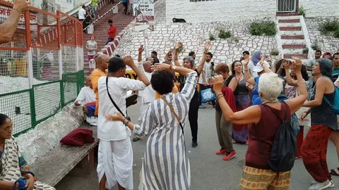 Dancing in public 스톡 동영상 106743121