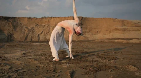 Dancing in the wasteland 5/5 Stock Footage 51297517