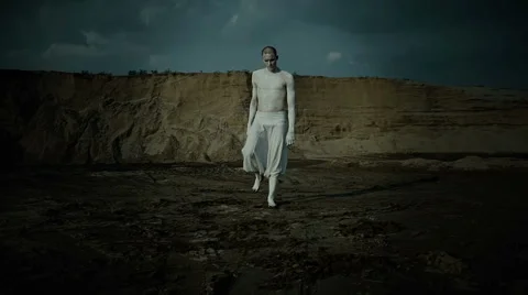 Dancing in the wasteland Stock-Footage 67831891