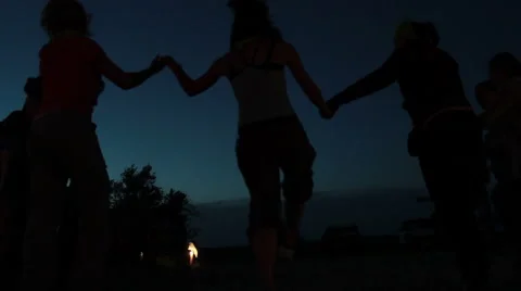 Dancing young people in the night under the outdoor sky Видео 46442126