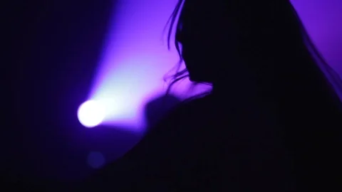 Dancing young woman 動画素材 77359256