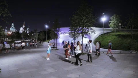 Dancing in Zaryadye Vídeos de archivo 92618427