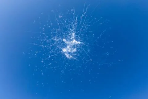 Dangerous and dramatic cloud of smoke after an explosion in the sky. Foto stock