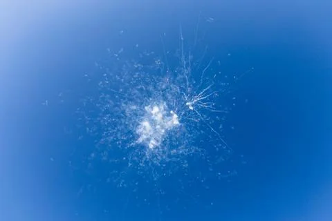 Dangerous and dramatic cloud of smoke after an explosion in the sky. Foto stock