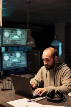 Dangerous hacker breaking into data servers Foto stock