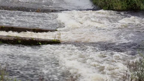 Dangerous rapids at the base of an overflowing weir in Autumn. Wales. UK Vidéo 345703772