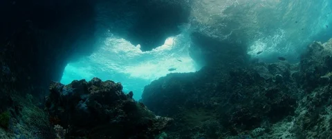 Dangerous reef with strong waves Video stock 99275743